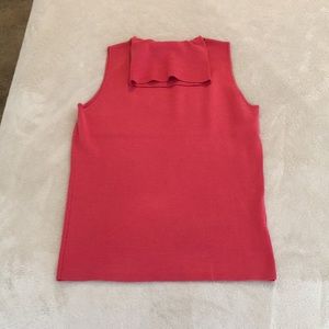 Sleeveless turtleneck 🌸